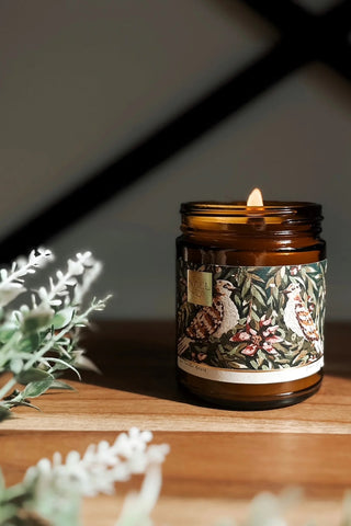 NC CANDLE WOODEN WICK TWO TURTLE DOVES